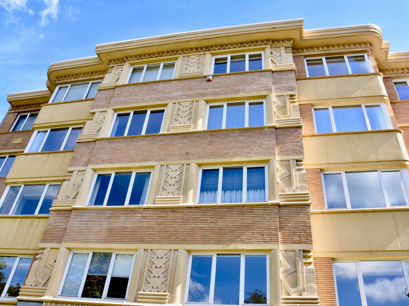 BRU24 Immeuble d’appartements moderniste