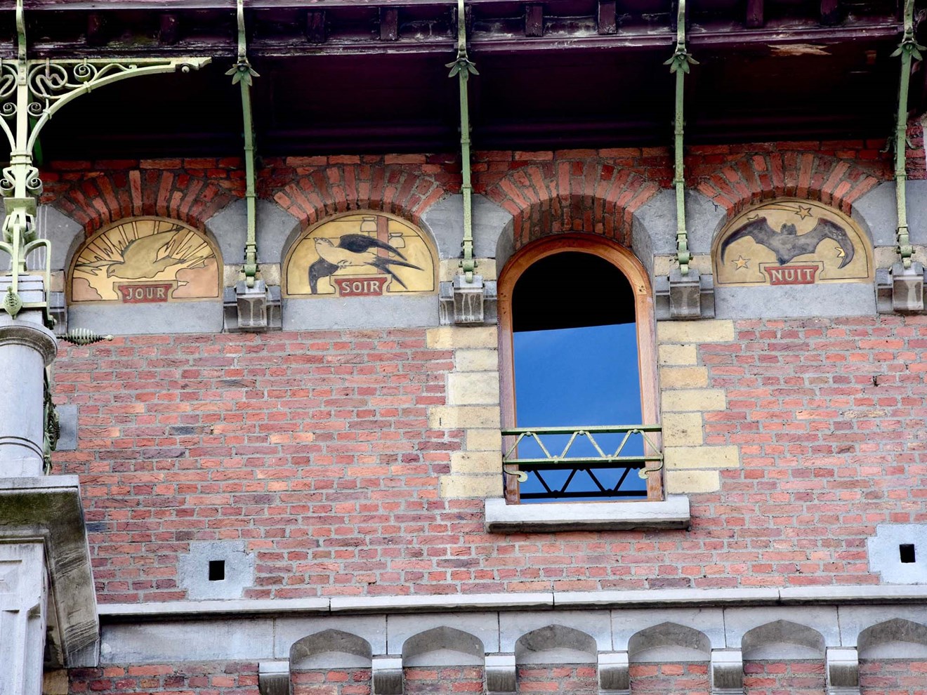 IXE07 Hankar House