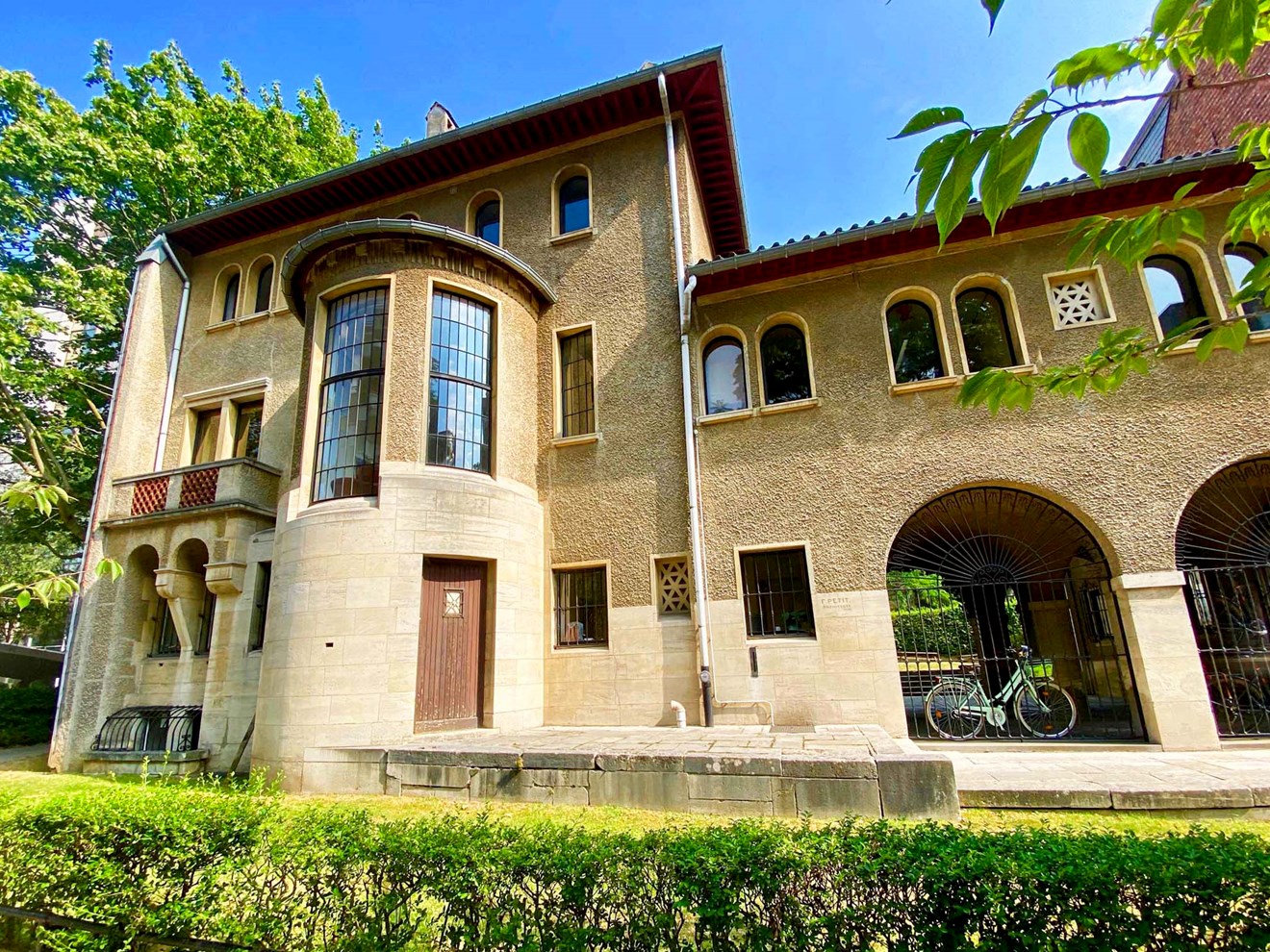 IXE18 Bourgeois house by Fernand Petit