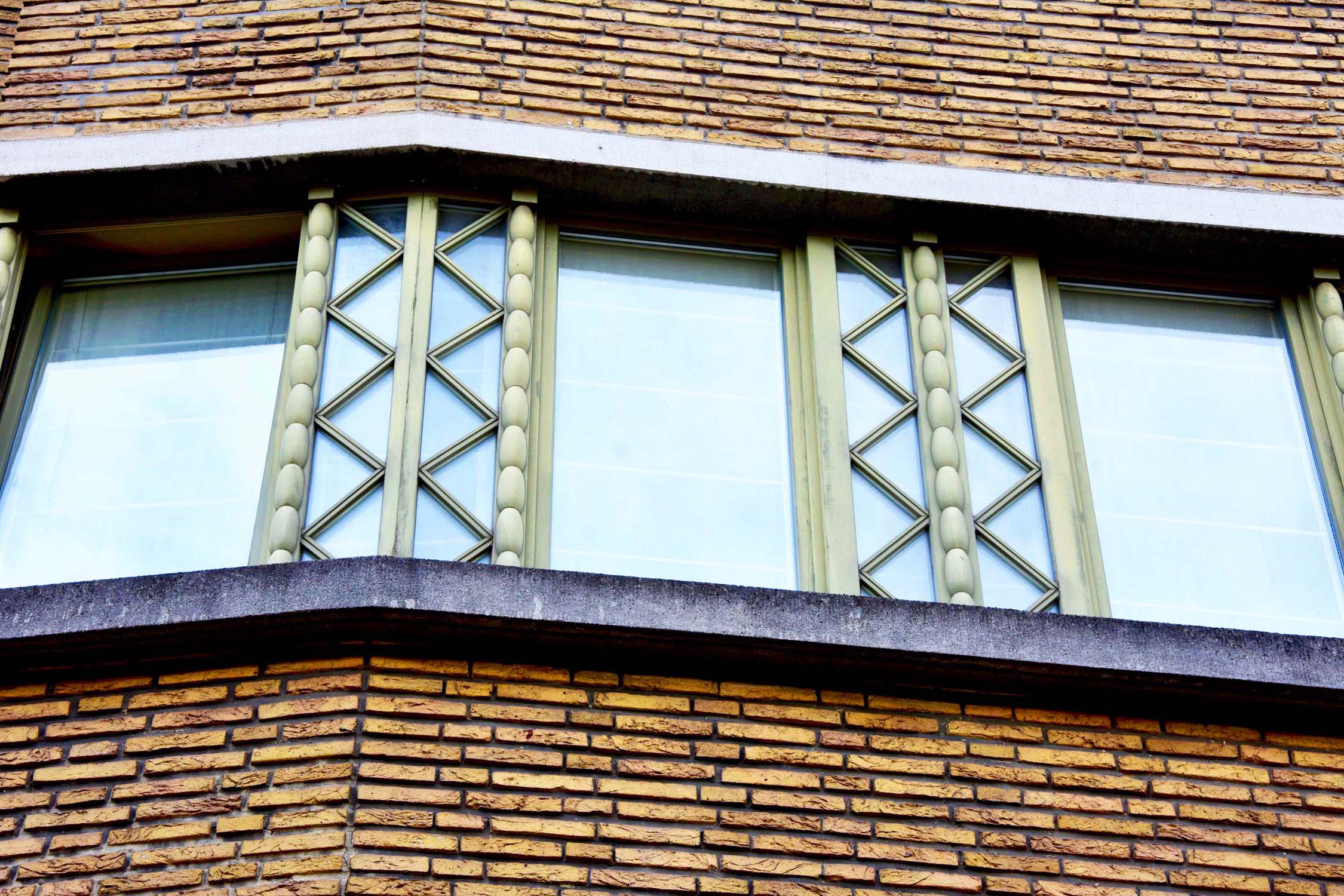UCC09 Modernist facade