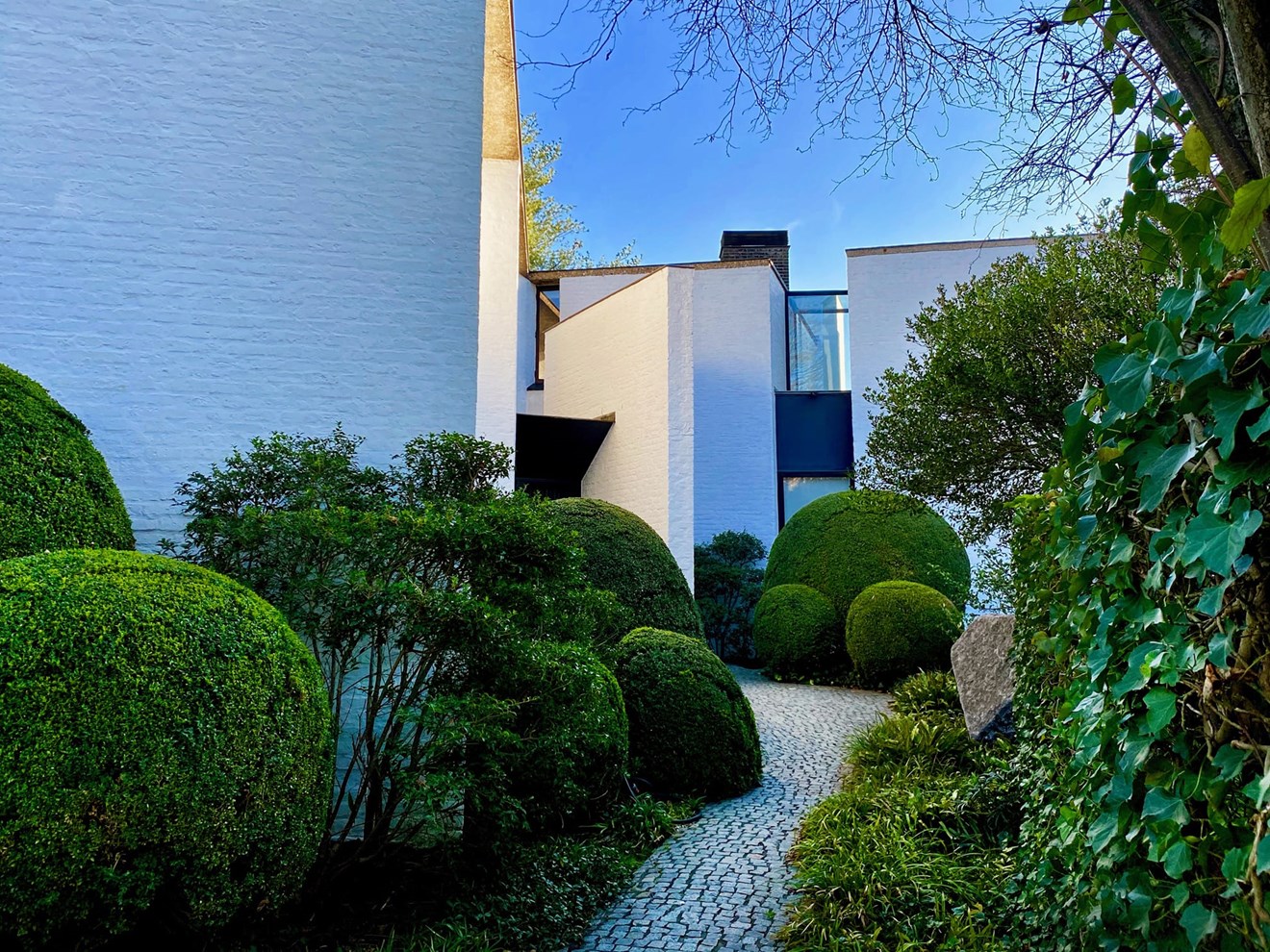 UCC32 Modern villa from the 60s