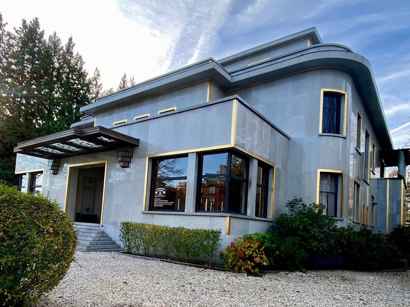 BRU32 Villa Empain