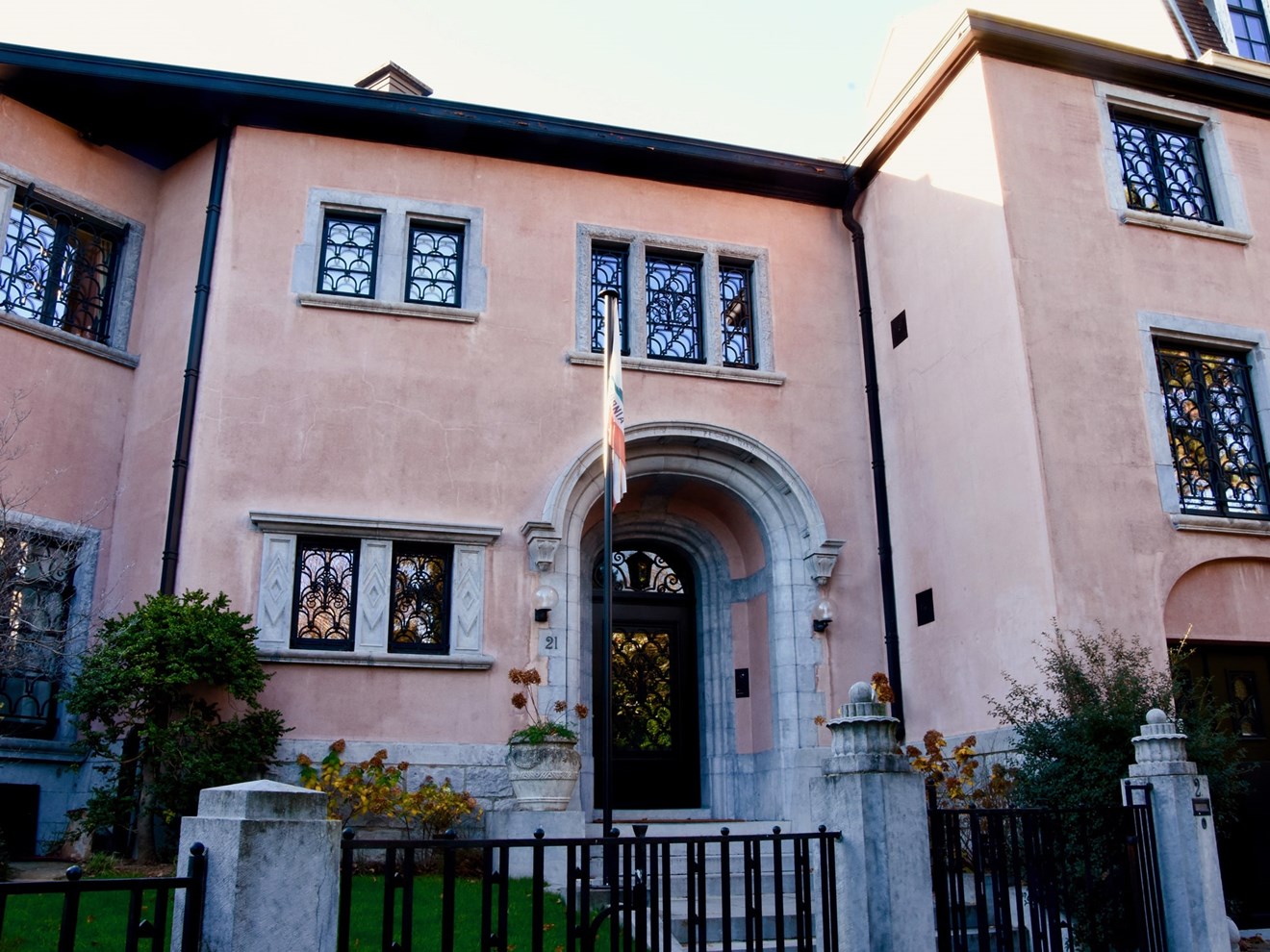 UCC41 Art Deco 3 facades Villa