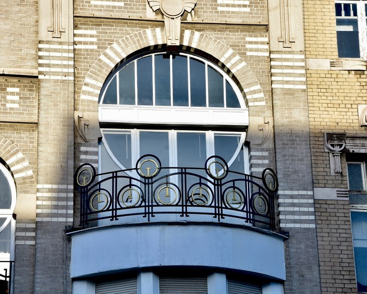 Burgerhuis in geometrische Art Nouveau-stijl 