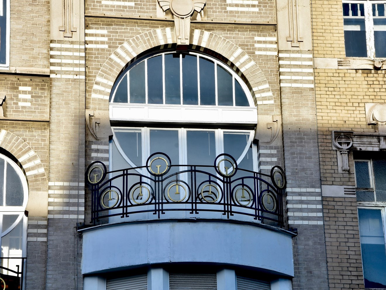 IXE16 Maison bourgeoise Art Nouveau géométrique