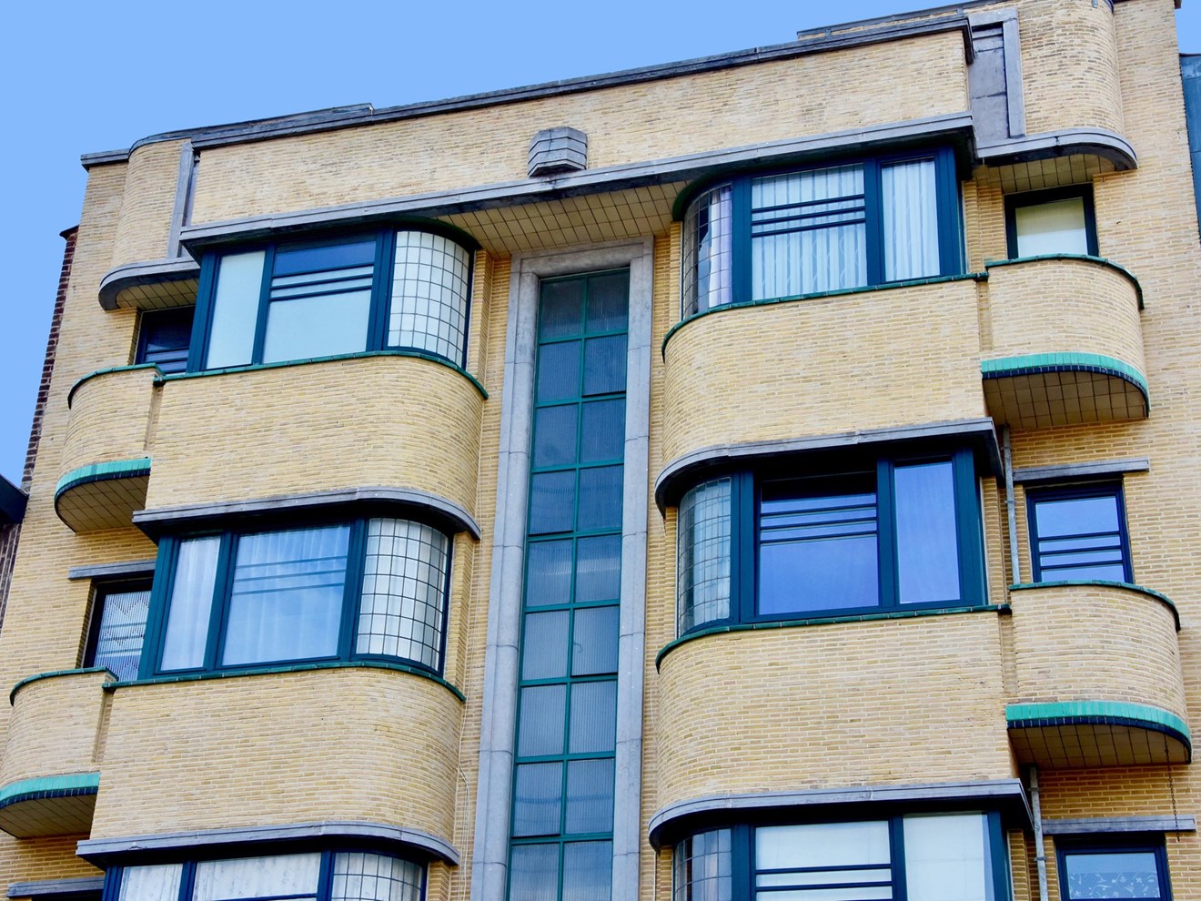 LAE01 Immeuble de rapport Moderniste