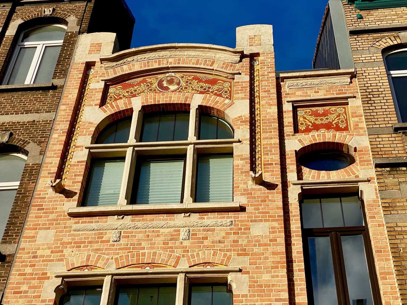 SCH28 Maison de rangée Art Nouveau-éclectique
