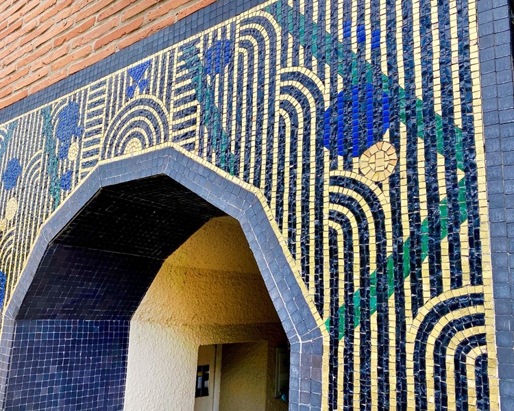 Art Deco house with beautiful mosaics 