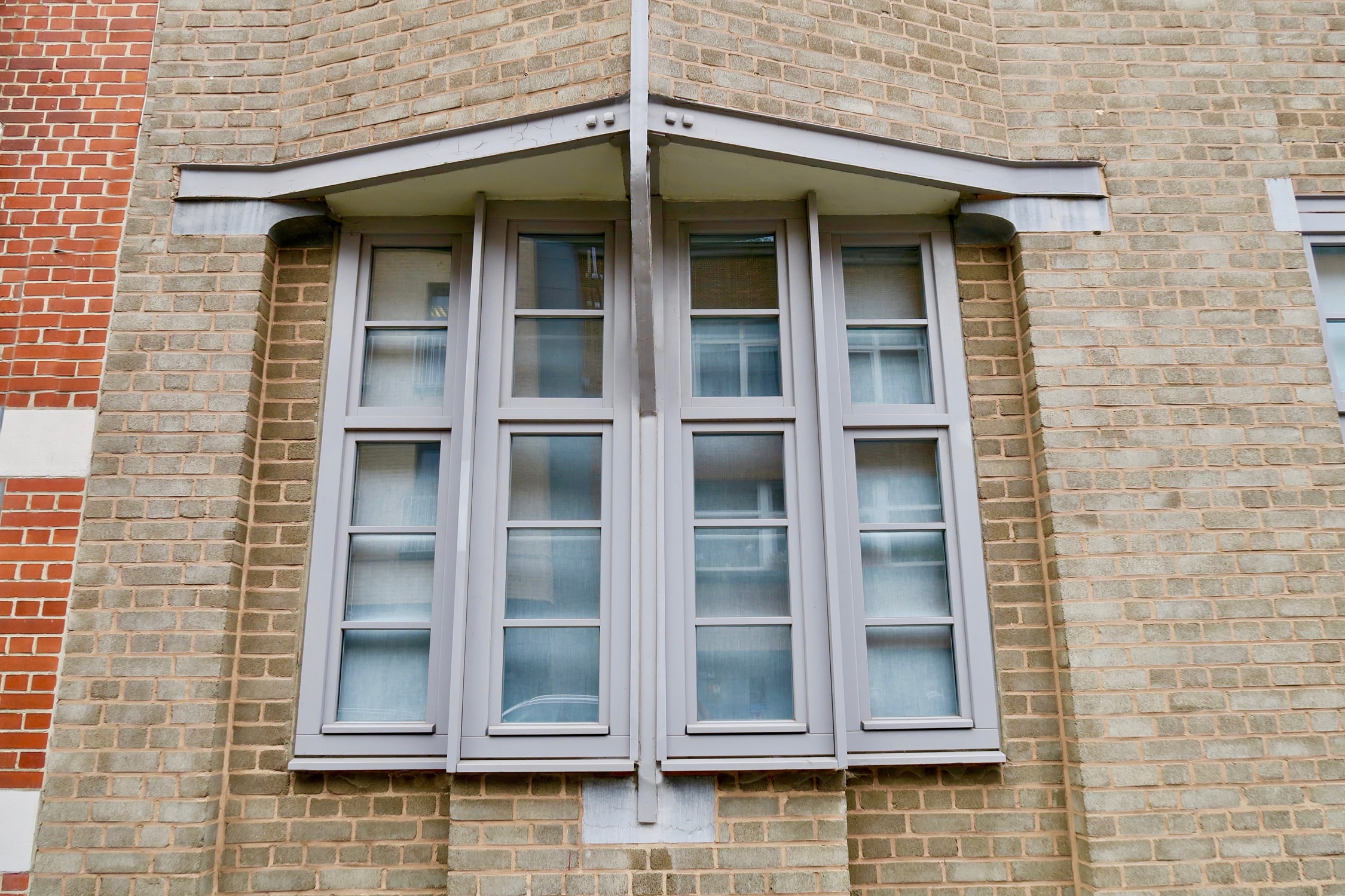 ETT09 Modernistisch huis gesigneerd Pompe