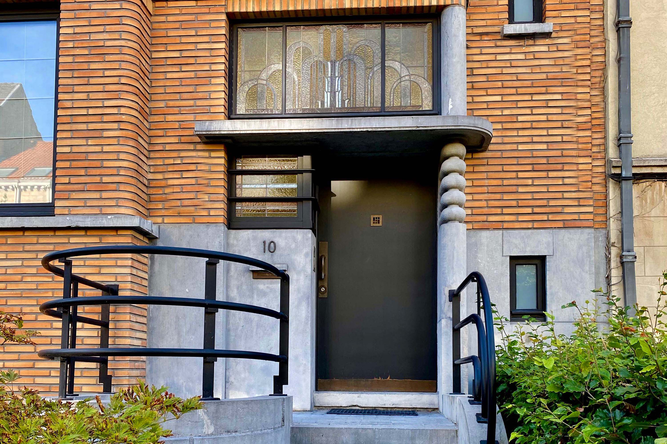 UCC25 1930s Modernist building