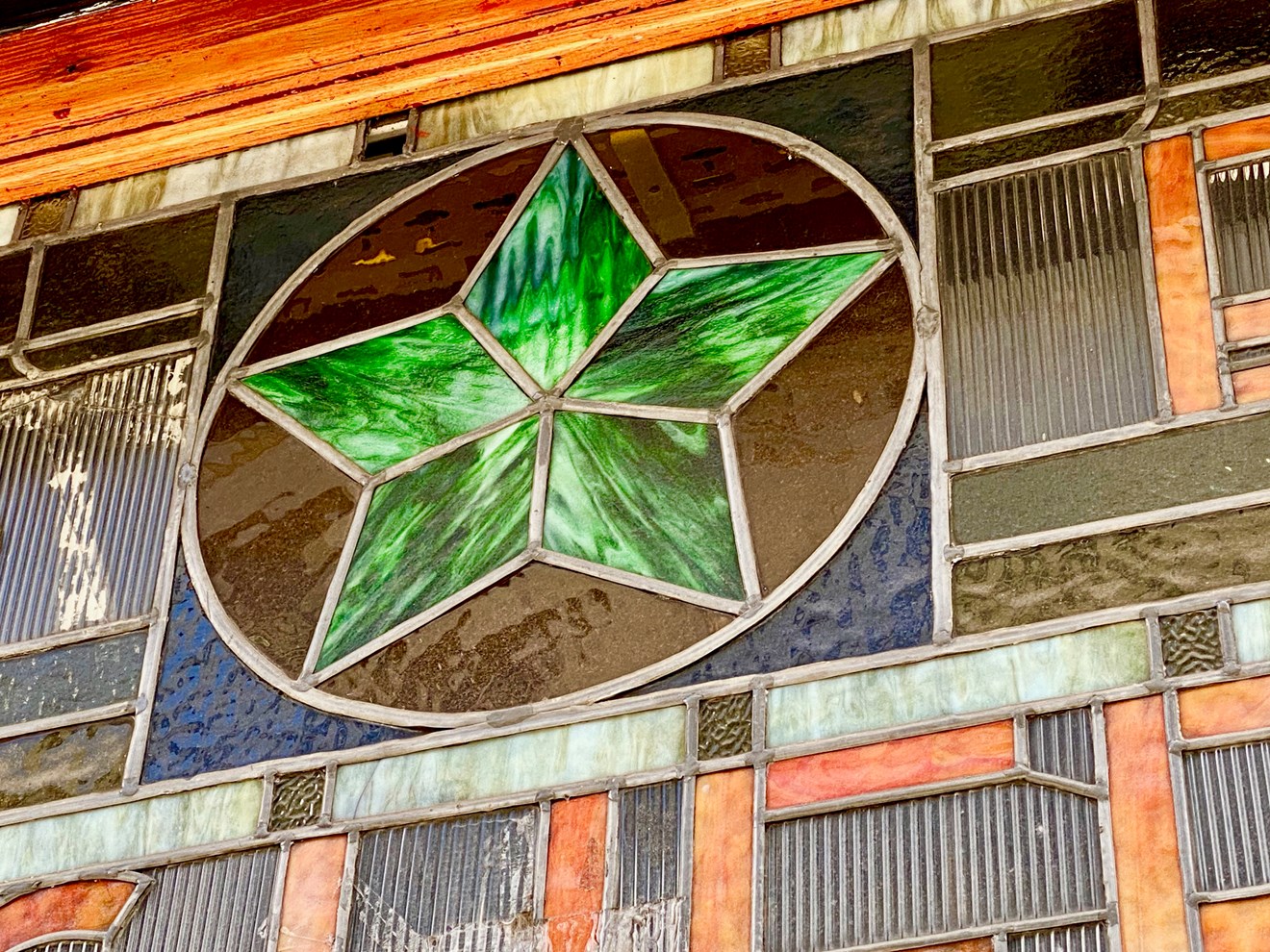BRU69 Art Deco store facade - L'Etoile Verte