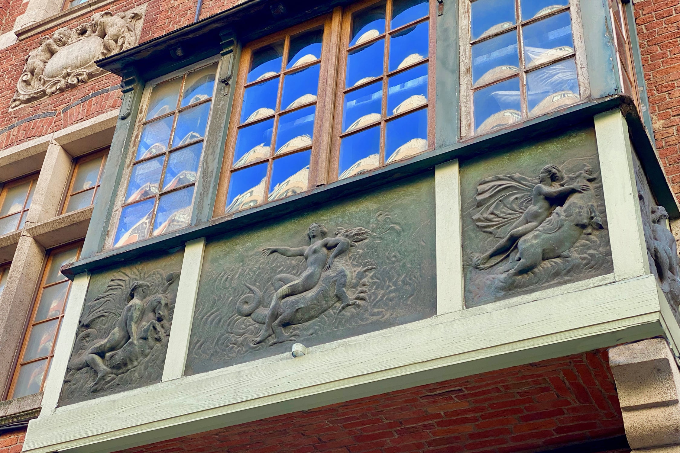 BRU66 Neo-renaissance artist house