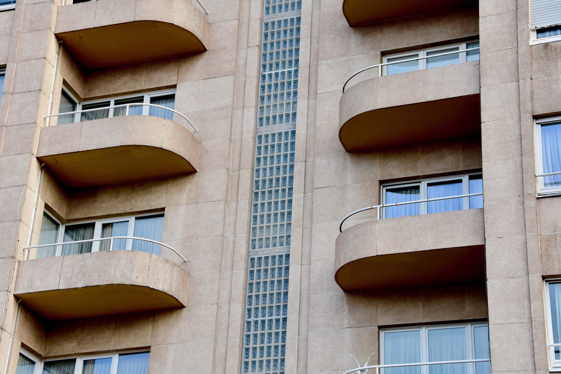 JET03 Large modernist building