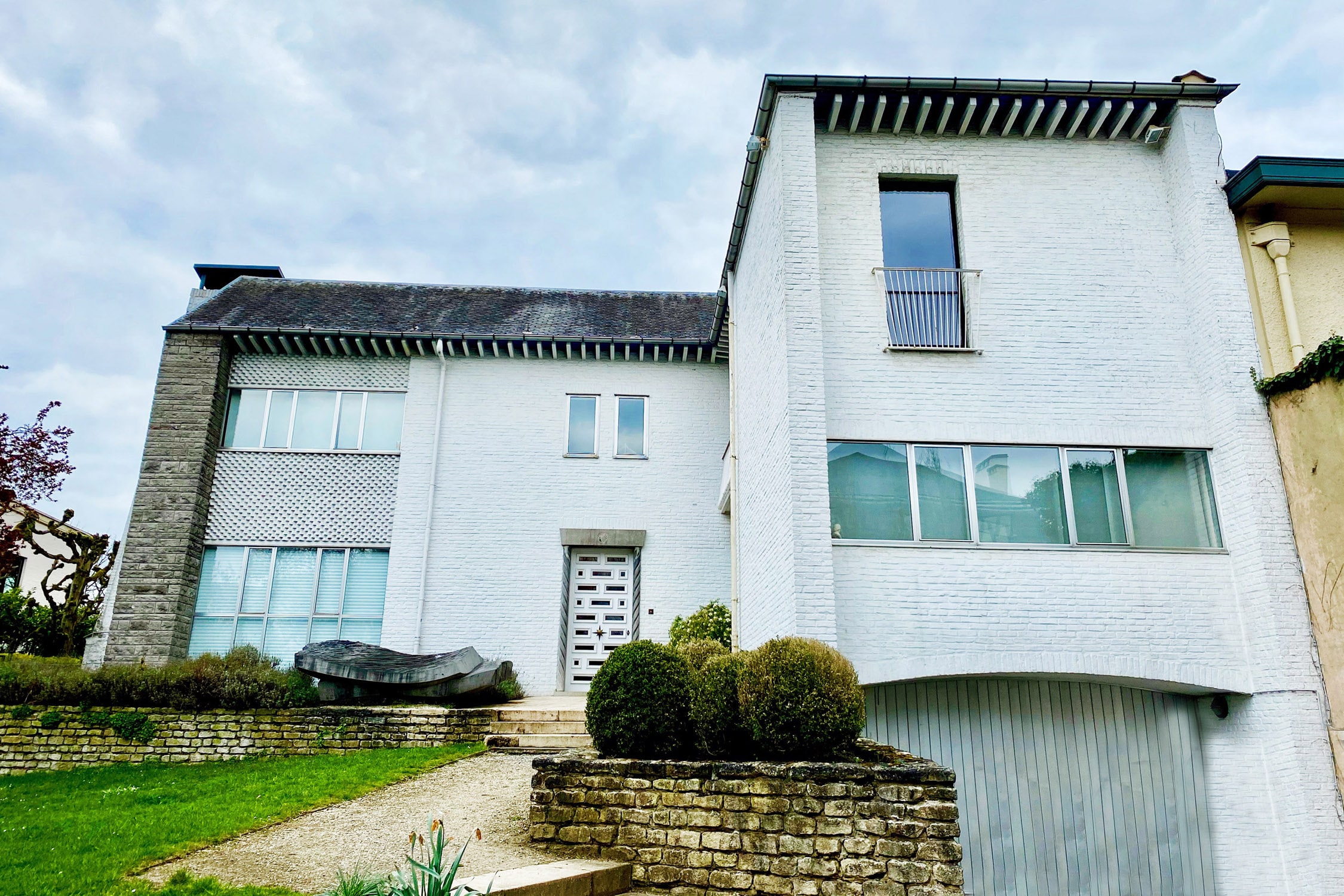 UCC49 Personal villa of architect Jean E. Dumont