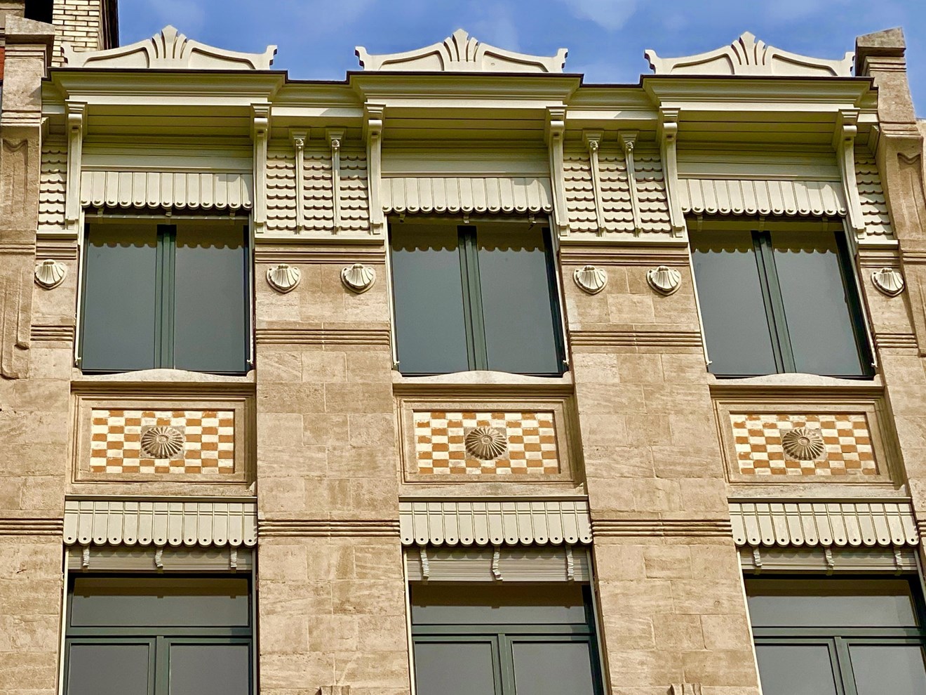 BRU65 Moyaux House
