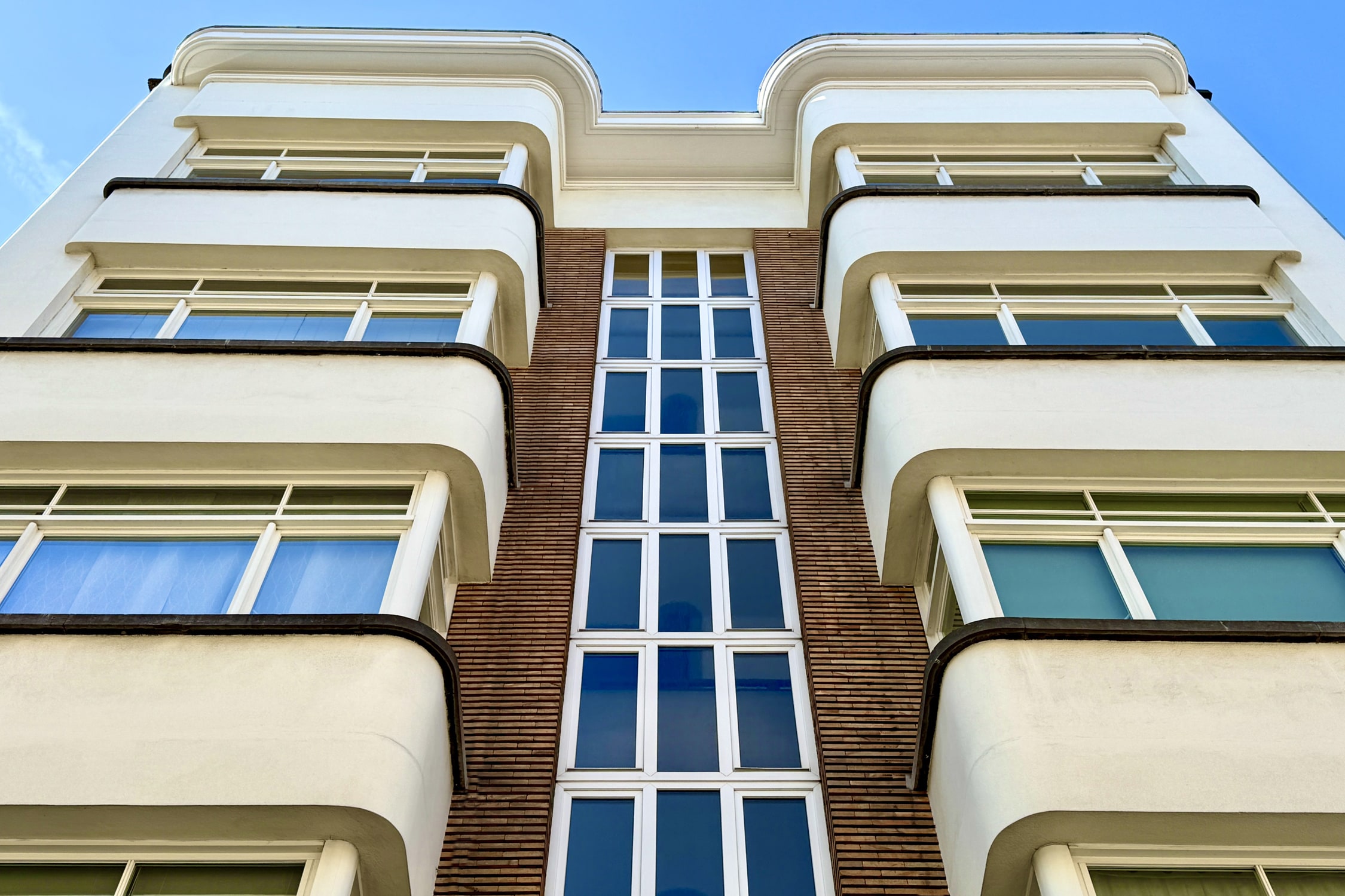 FOR23 Apartment building by René Delbecq