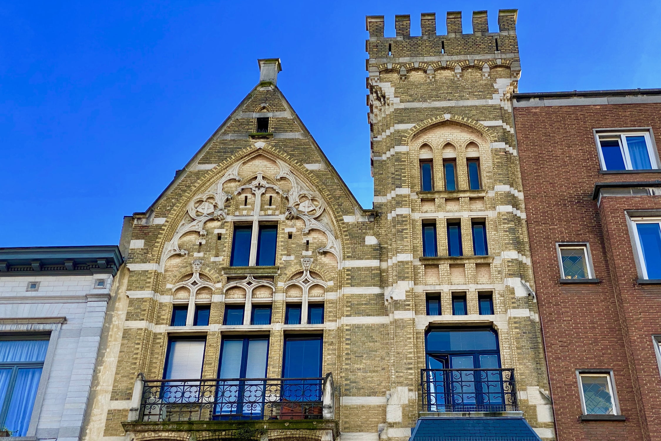 FOR13 Large neo-gothic house