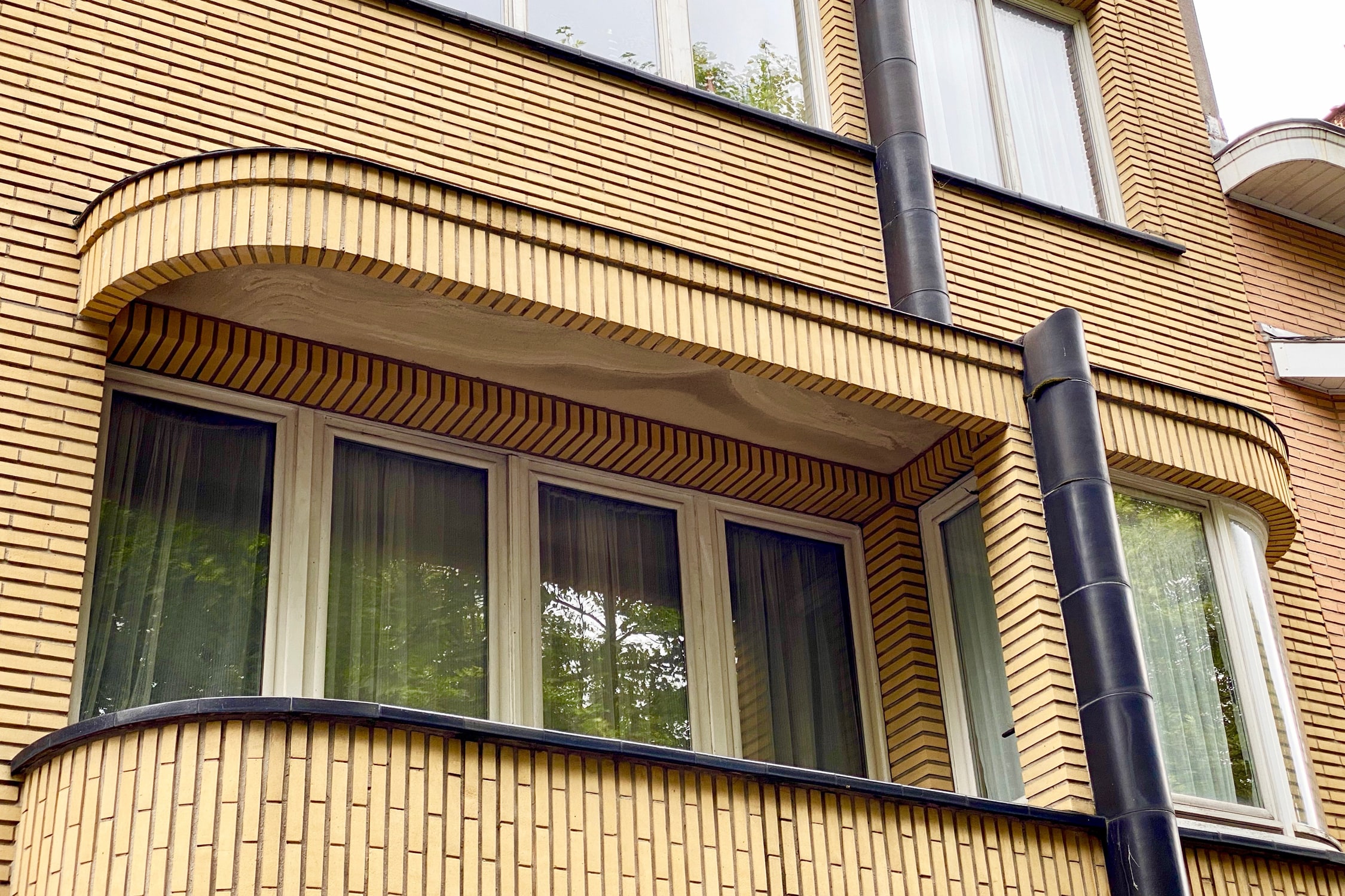 GAN06 Small modernist house