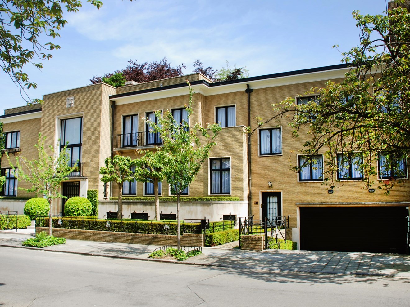 SCH01 Private mansion, rue des Mimosas