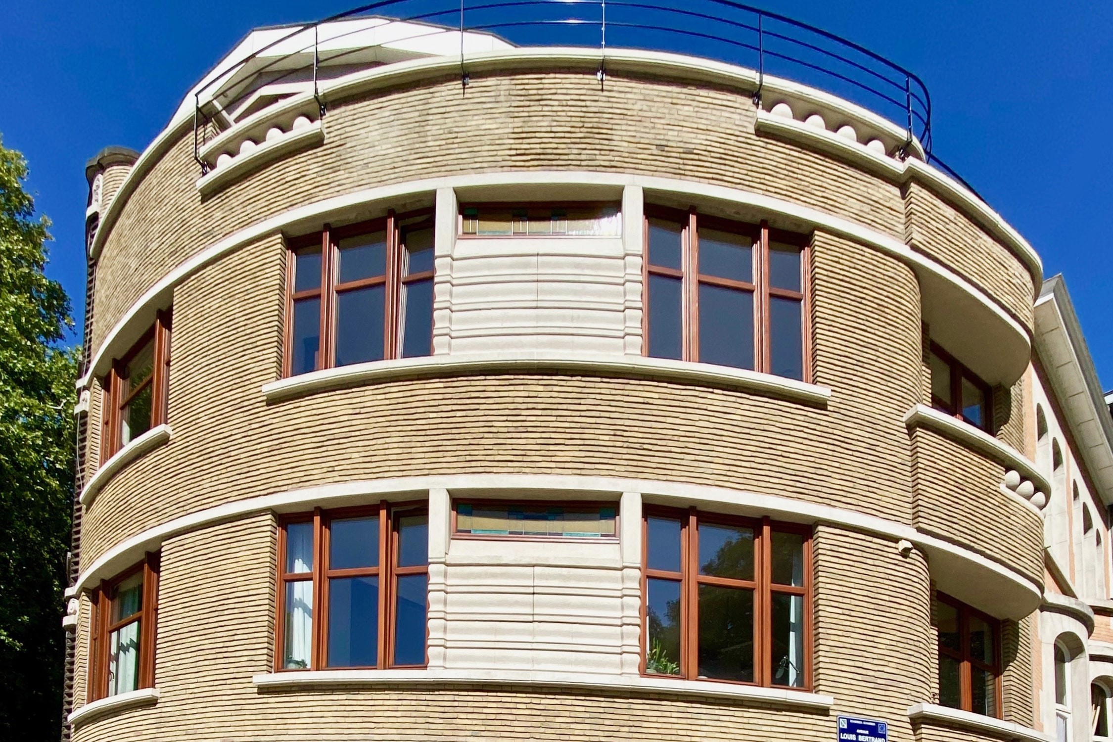 SCH12 Modernist double building