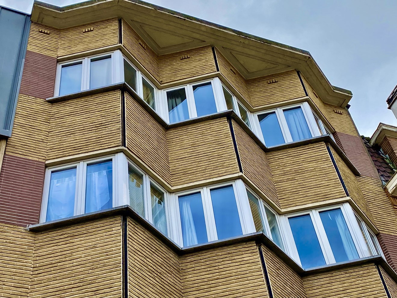 IXE44 Apartment Building by Joe Raemakers